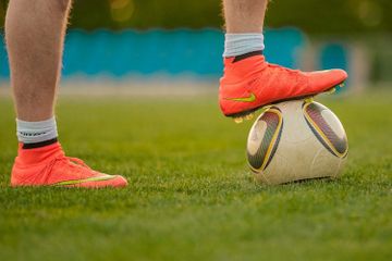 Jenis-Jenis Sepatu Sepak Bola Berdasarkan Tipe Pul atau Studs