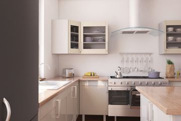 Terdapat soal Bahasa Inggris kelas IX edisi revisi 2018 Chapter 2 halaman 28 tentang do and not to do in the kitchen.
