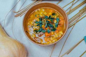 Contoh Teks Prosedur Membuat Sup Jagung dalam Bahasa Inggris