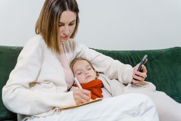Aplikasi konsultasi dokter adalah salah satu contoh dampak positif iptek di bidang kesehatan.