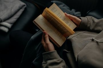 Nilai-Nilai yang Terkandung dalam Hikayat, Materi Bahasa Indonesia Kelas X Kurikulum Merdeka