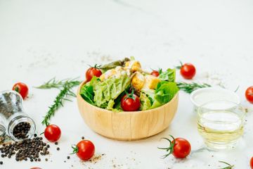 Sangat Populer di Dunia, dari Mana Asal Caesar Salad?