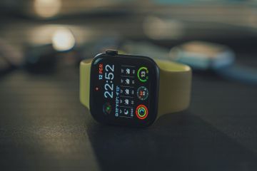 Terlihat Serupa, Ini Perbedaan Smartwatch dan Smartband
