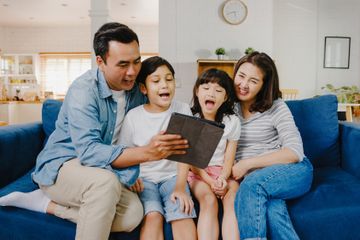 Jawab Soal Bahasa Inggris Kelas VIII Chapter 7, Edo’s Family Does According to Edo