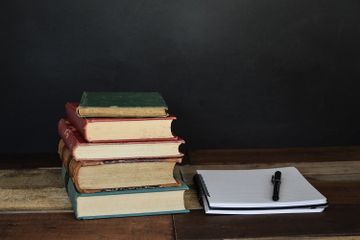 Teks drama menjadi dasar bagi sebuah pementasan drama.