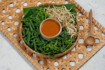 Terdapat soal Bahasa Inggris Kurikulum Merdeka kelas X (SMA) Chapter IV halaman 92, Chapter Review, materi Healthy Food, tentang pecel.