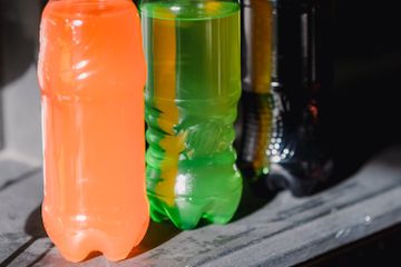 Mengapa Alas Botol Minuman Bersoda Dibuat Menonjol?