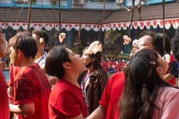 Terdapat soal pada buku English for Nusantara kelas VIII Kurikulum Merdeka halaman 24-25, Chapter 1, materi 'Celebrating Independence Day'.