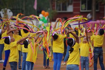 Terdapat soal language focus pada buku English for Nusantara kelas VIII, halaman 41, Chapter 2, materi 'Going to a Parade'.
