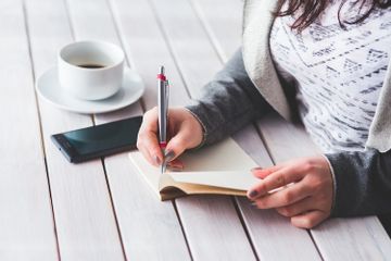 Diperingati 21 Maret, Seperti Apa Sejarah Hari Puisi Sedunia?