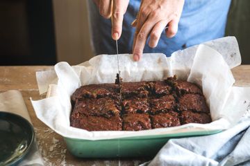 Resep Kue Cokelat Rice Cooker, Takjil Praktis untuk Anak Kos