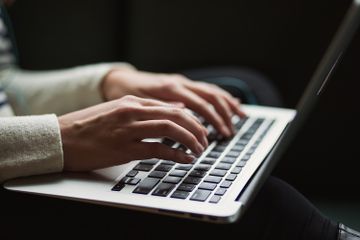 Jenis data berdasarkan segi interpretasinya salah satunya adalah data faktual.