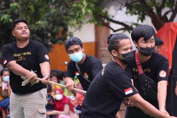 Terdapat soal reading pada buku English for Nusantara kelas VIII, halaman 59, Chapter 3, materi 'Independence Day at SMP Merdeka'.