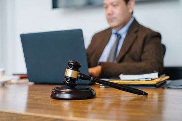 Jawab Soal Uji Kompetensi Bab 2 tentang Perlindungan dan Penegakan Hukum