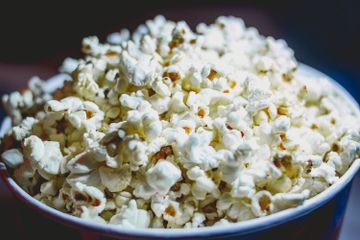 Sejak Kapan Popcorn Mulai Dibuat?