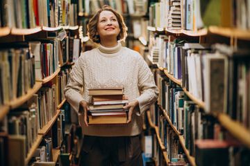 Jawab Soal Bahasa Inggris Kelas XII Chapter 4, a Librarian