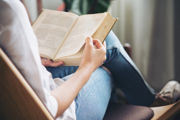 Terdapat soal seputar menulis teks pada buku bahasa Inggris kelas IX edisi revisi 2018 Chapter 9, hal. 189, materi 'What is it?'.