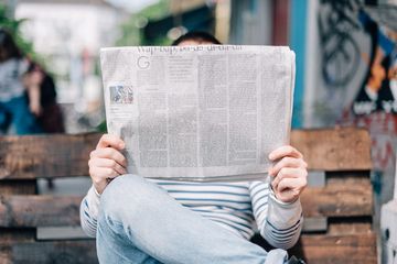 Terdapat soal seputar text structure pada buku Bahasa Inggris kelas XII (SMA), Chapter 7 halaman 98-99, Listening Comprehension.