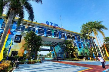 STIP Jakarta merupakan salah satu sekolah kedinasan yang berada di bawah naungan Kemenhub.