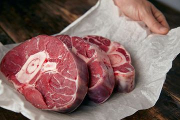Cara Membersihkan Daging yang Tepat, Benarkah Tidak Perlu Dicuci?