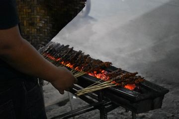 Sejak Kapan Sate Pertama Kali Muncul di Indonesia?