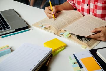 Past Simple Verbs, Materi Bahasa Inggris Kelas VIII Kurikulum Merdeka