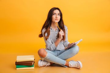 Kunci Jawaban Bahasa Indonesia kelas X, Bab 5, materi 'Memetik Keteladanan dari Biografi Pahlawan'.