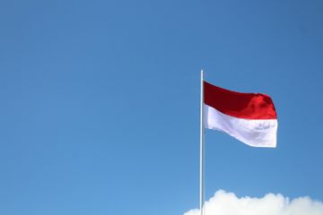 Negara Indonesia menjadikan UUD 1945 sebagai konstitusi negara.