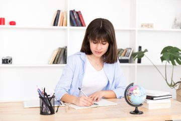Pada buku Bahasa Inggris Kelas VIII Kurikulum Merdeka, Chapter 1, Unit 3,  Section 2, terdapat soal Worksheet 1.16. 