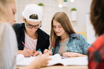 Pada buku Bahasa Inggris Kelas VII Kurikulum Merdeka, Chapter 2, Section 2, halaman 84, terdapat soal  Worksheet 2.19. 
