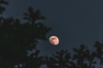 Bulan memiliki beberapa fase.