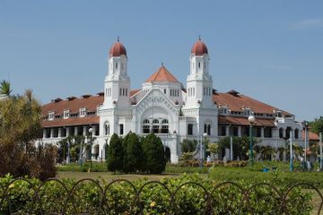 Pemerintah daerah diberikan kewenangan melalui adanya UU No.22 Tahun 1999.