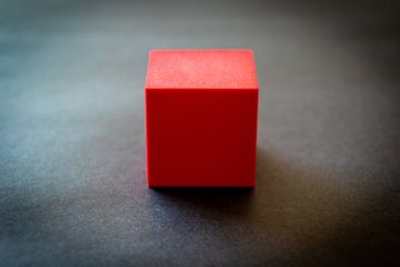 Sebagai bangun ruang, kubus memiliki volume yang bisa dihitung.