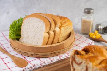 Tak Jarang Disingkirkan, Pinggiran Roti Tawar Rupanya Ada Manfaatnya