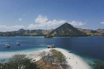 7 Potensi Wisata Alam di Indonesia, Materi Geografi Kelas XI Kurikulum Merdeka