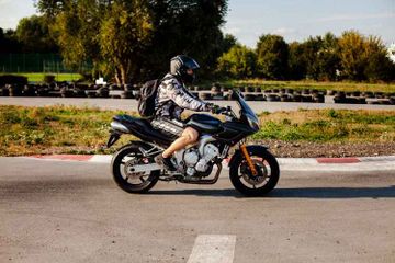 Jawab Soal Bahasa Indonesia Ide Pokok Teks 'Sepeda Motor di Indonesia', Kelas VIII Kurikulum Merdeka, Bab 1