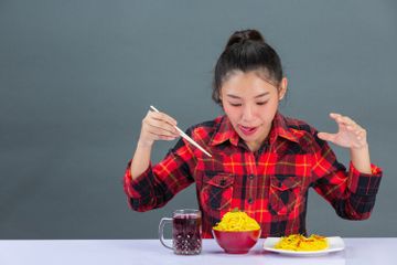4 Jenis Makanan dan Minuman yang Harus Dihindari saat Batuk Menyerang