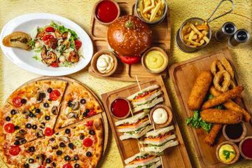 Makan makanan cepat saji terlalu sering dapat berbahaya bagi kesehatan.