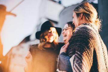 5 Jenis Interaksi Sosial Asosiatif
