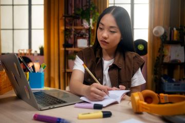 Tata Aksara Tanda Petik Tunggal dan Ganda Berdasarkan PUEBI, Materi Bahasa Indonesia Kelas XII Kurikulum Merdeka