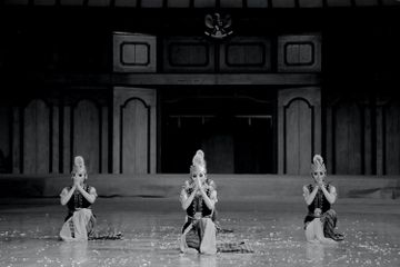 Kolaborasi budaya dilakukan untuk memperkuat kebersamaan dalam perbedaan budaya.