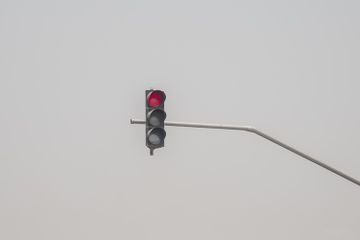 Apakah Durasi Lampu Merah di Setiap Persimpangan Sama?