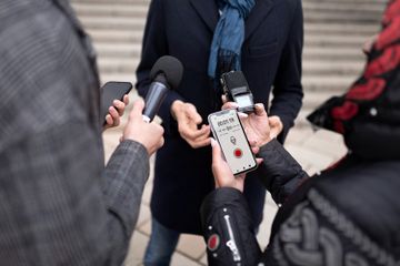 Kebebasan pers dan jurnalisme warga termasuk bentuk kebebasan politik dan berekspresi di masa reformasi.