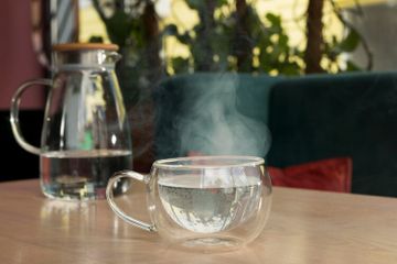 5 Manfaat Minum Air Putih Hangat di Pagi Hari setelah Bangun Tidur