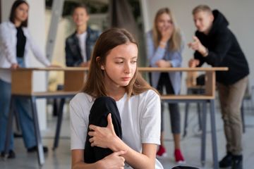 Bagaimana Cara Mengikis Stereotip, Diskriminasi, dan Bullying yang Terjadi di Masyarakat? PPKn Kelas XI Kurikulum Merdeka