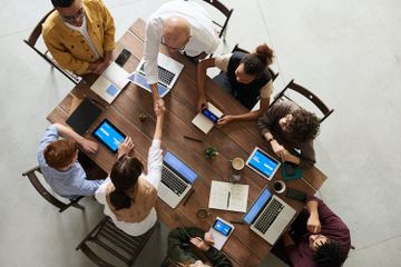 15 Contoh Keteraturan Sosial di Lingkungan Kantor
