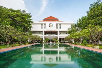 ITS menerapkan sistem Uang Kuliah Tunggal untuk biaya kuliahnya.