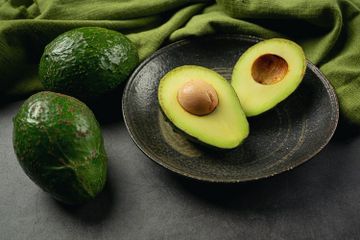 Apakah Benar Lemak dalam Buah Alpukat Sehat?