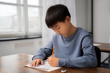 Pada buku Ilmu Pengetahuan Sosial Kelas IX, halaman 59, terdapat soal evaluasi.