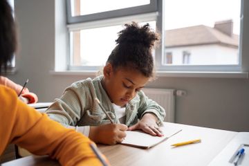 Pada buku Bahasa Inggris Kelas IX Kurikulum Merdeka, halaman 66, terdapat soal Worksheet 1.22.